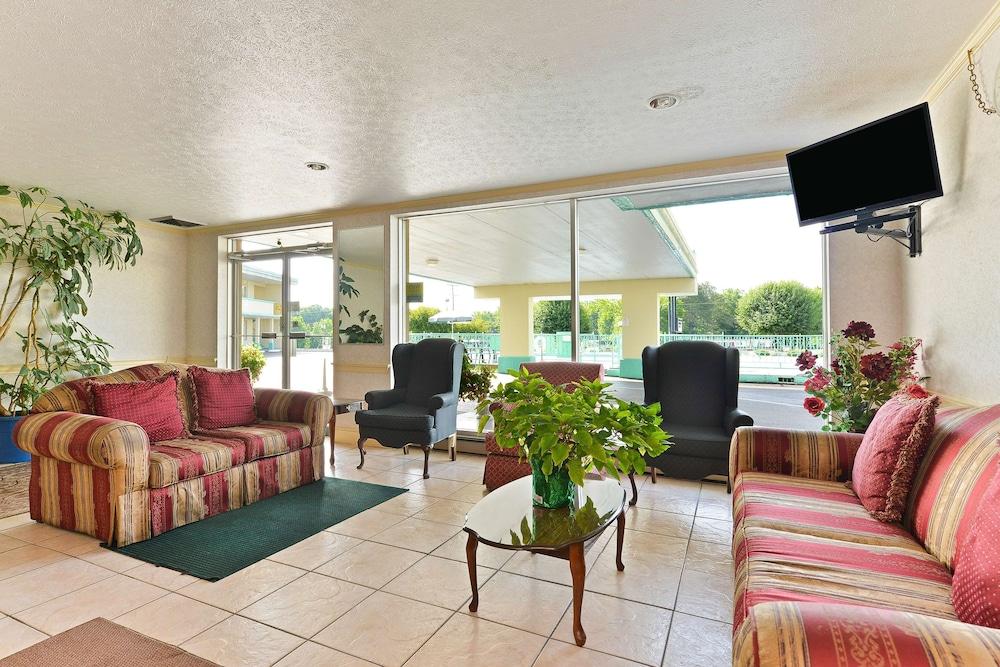 Americas Best Value Inn & Suites South Boston photo 2