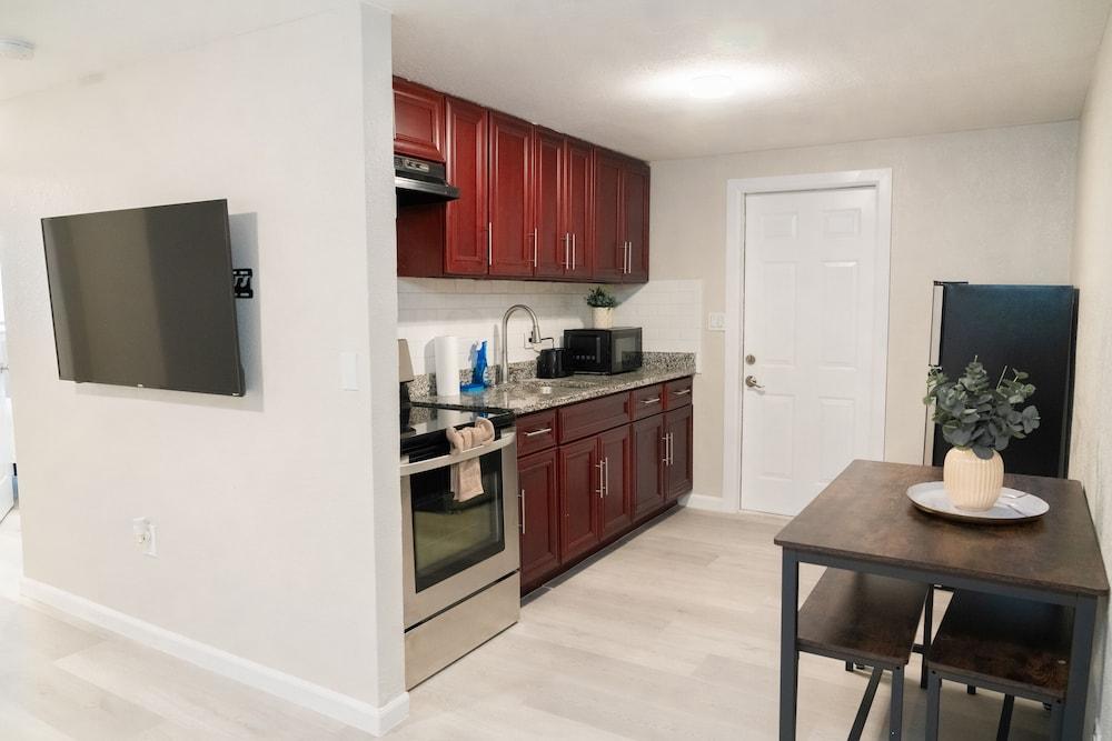 University Serenity Suites 15th photo 11