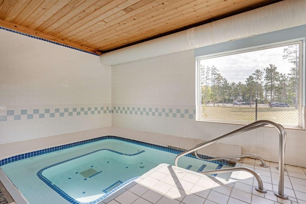 Quality Inn Bemidji photo 38