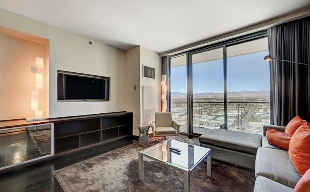 Palms Place Vacation Suites Collection photo 29