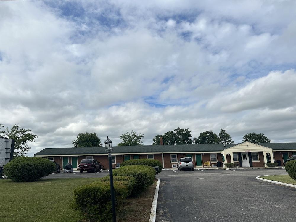 Hillcrest Motel By OYO Aurora IN Near Lawrenceburg photo 10