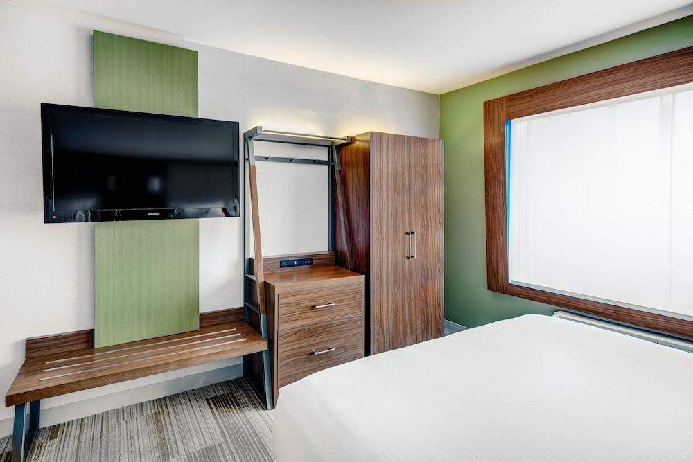 Holiday Inn Express Woodbridge by IHG photo 32
