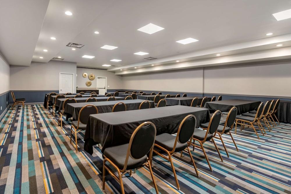 Best Western Premier Denver East photo 51