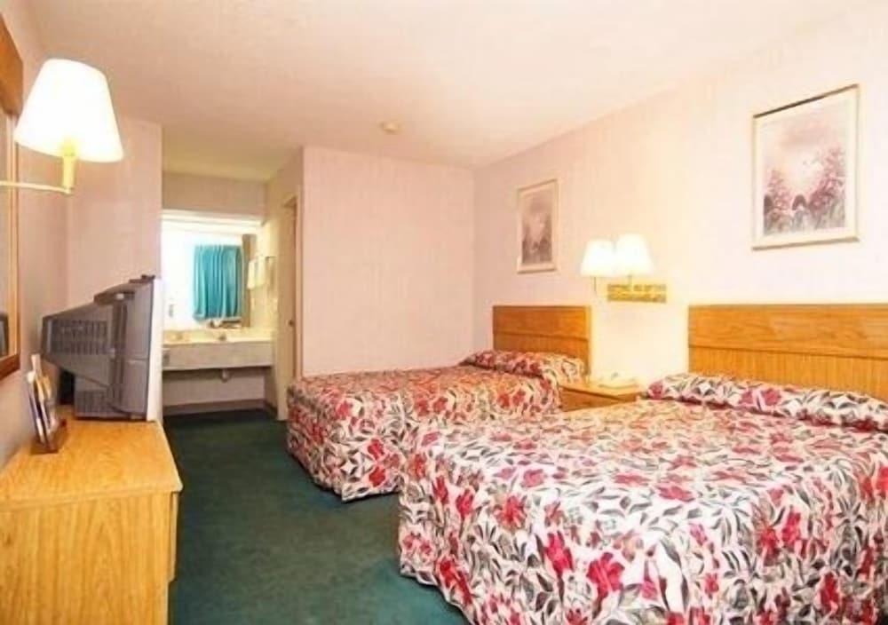 Econo Lodge Lanett photo 26