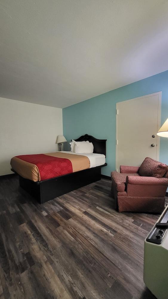 Greeneville Inn and Suites photo 12