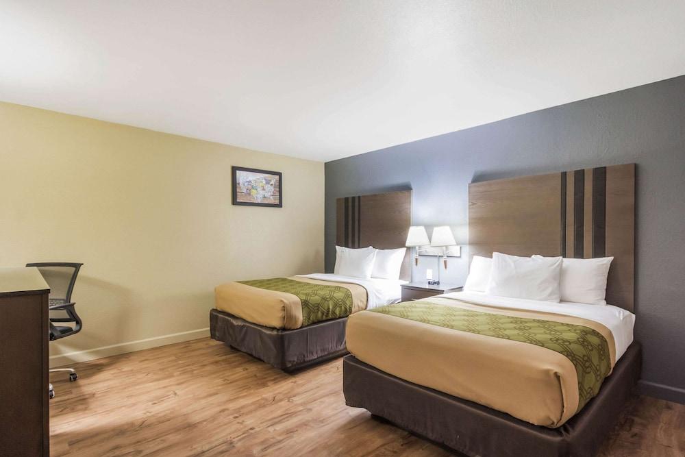Econolodge Inn & Suites photo 28