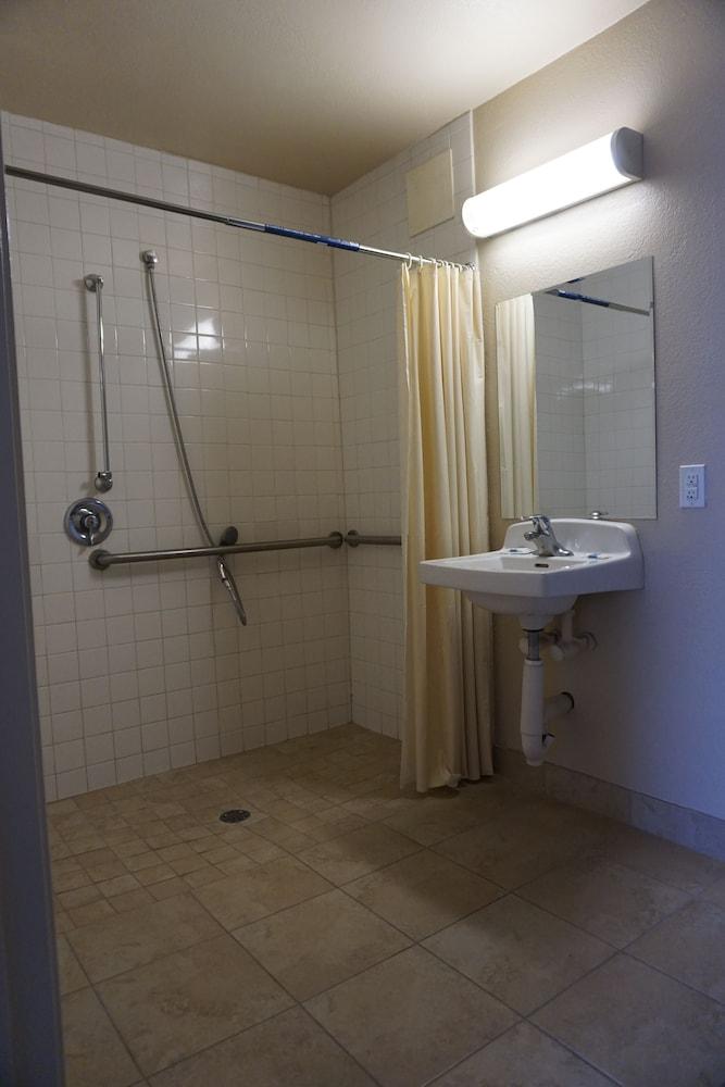 Econo Lodge San Antonio Northeast I-35 photo 13