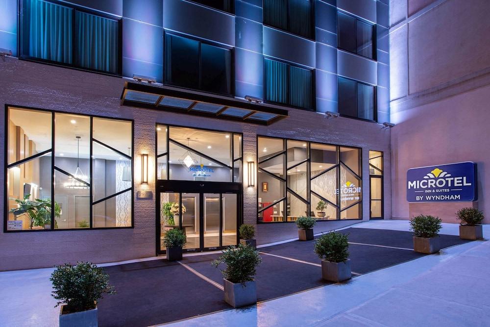 Microtel Inn by Wyndham Long Island City photo 1