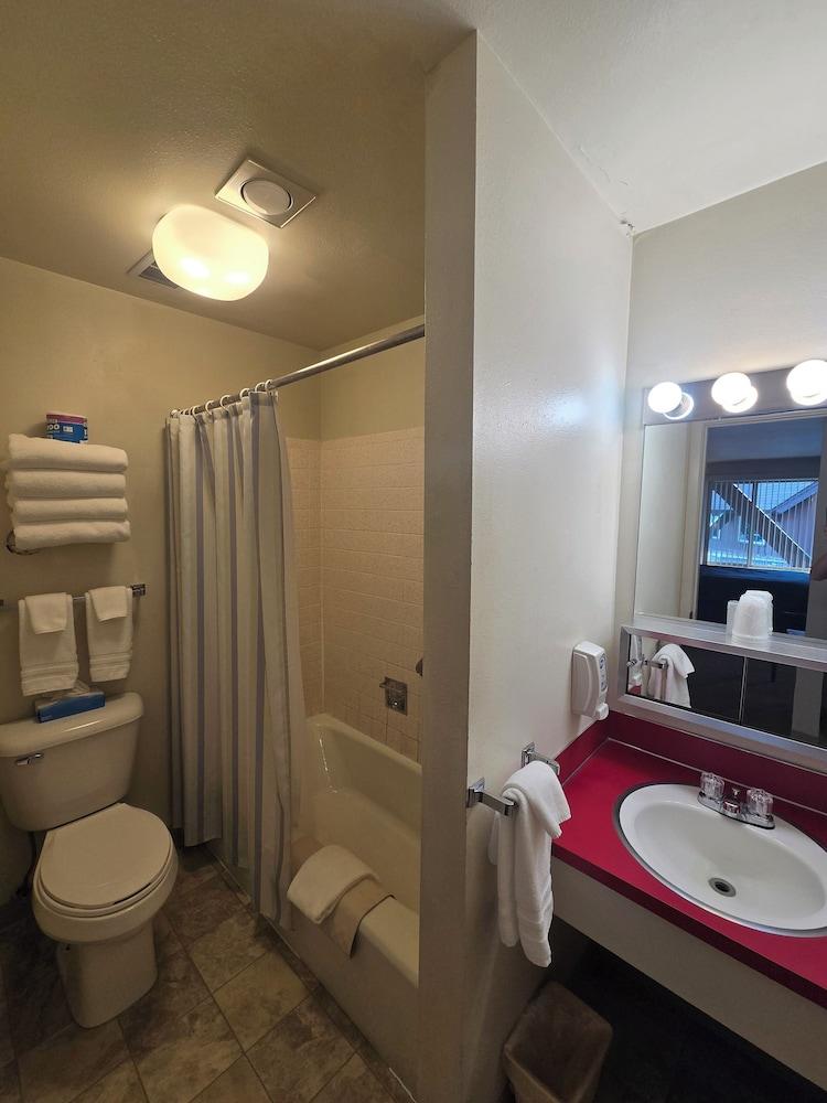 Chateau Rouge Condominiums photo 7