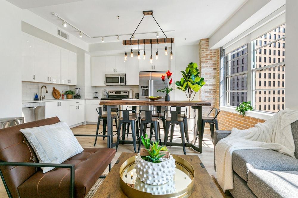 Modern Condos in California Building by Hosteeva photo 86