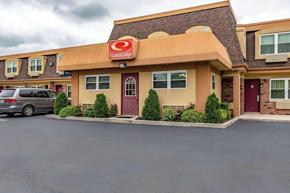 Econo Lodge Worthington - Columbus North photo 6