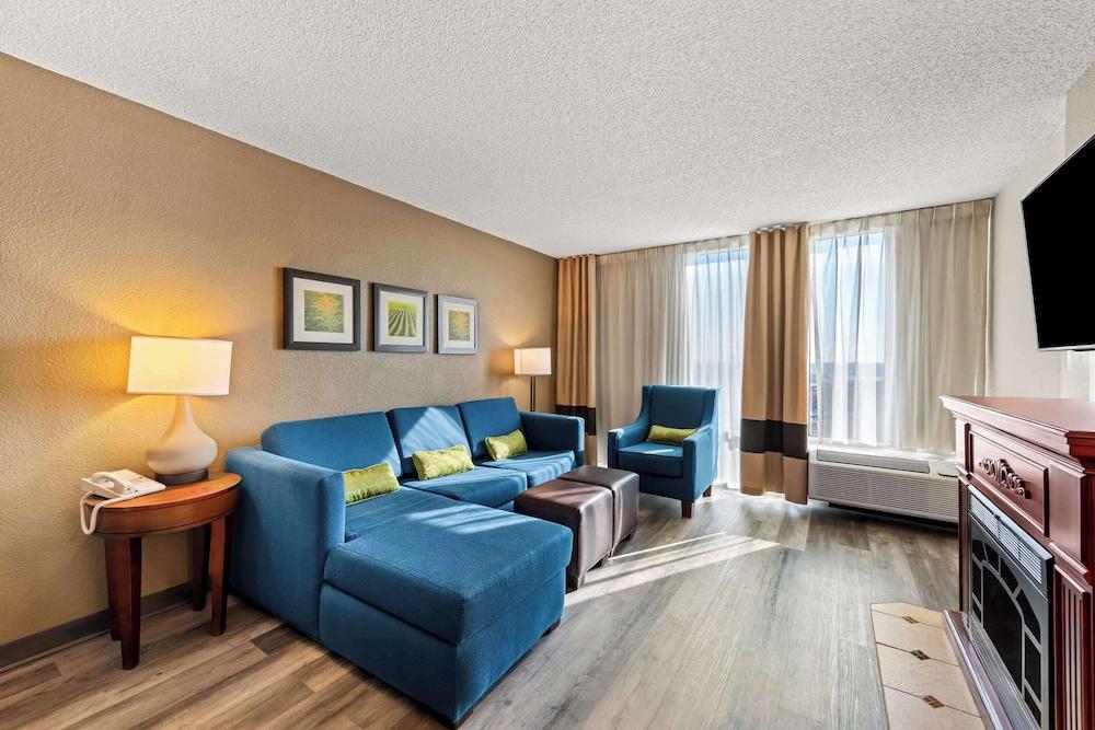 Comfort Inn & Suites Omaha Central photo 3