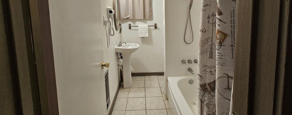 Cedar Lodge Motel photo 26