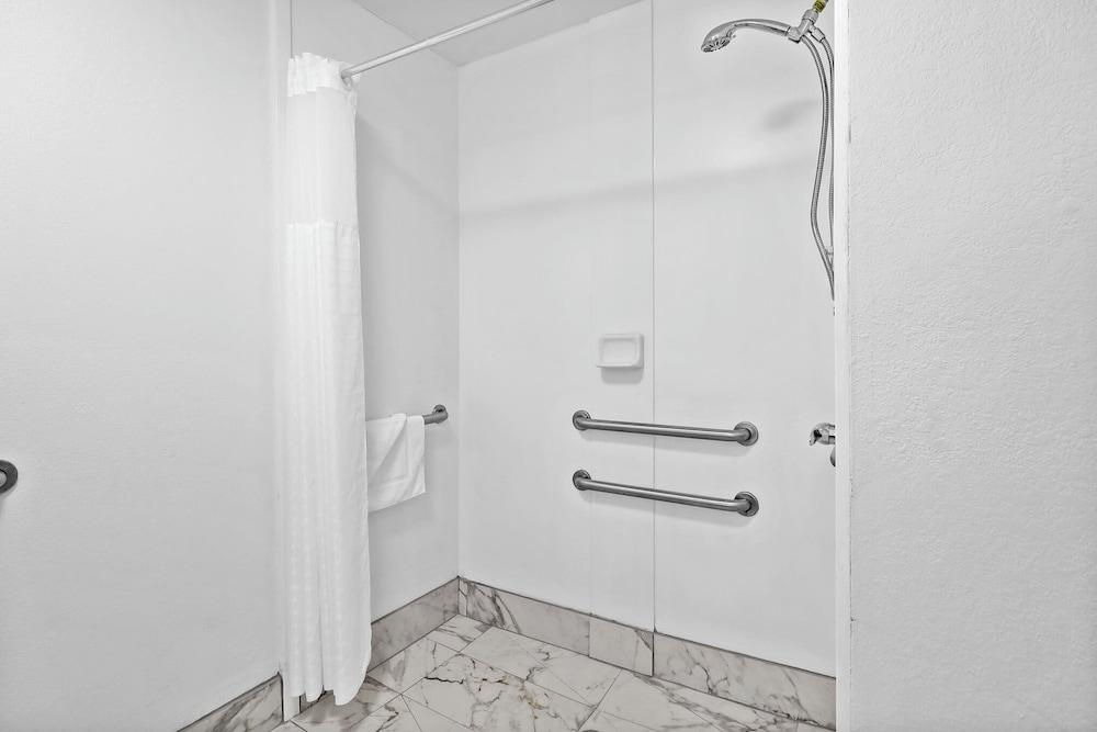 La Quinta Inn & Suites by Wyndham Atlanta South - Newnan photo 64