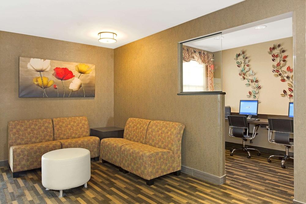 Hawthorn Extended Stay by Wyndham Cincinnati/Sharonville photo 13