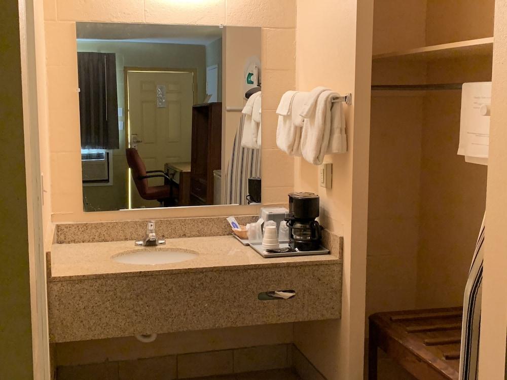 Executive Inn photo 18