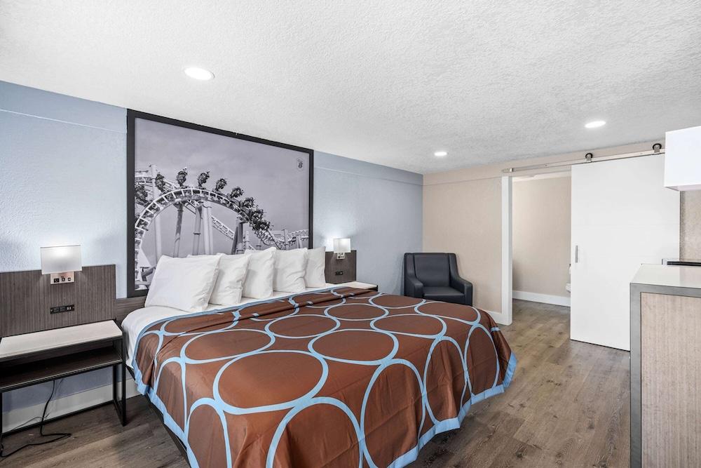 Super 8 by Wyndham Kissimmee/Orlando photo 25