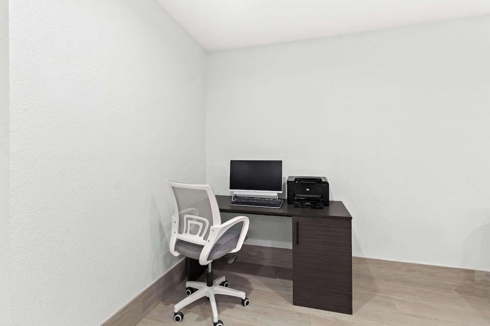 SureStay by Best Western Groves photo 19