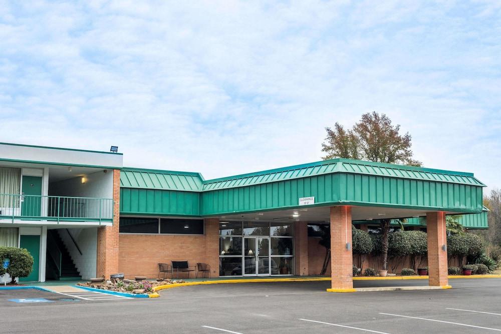 Super 8 by Wyndham Hope photo 15