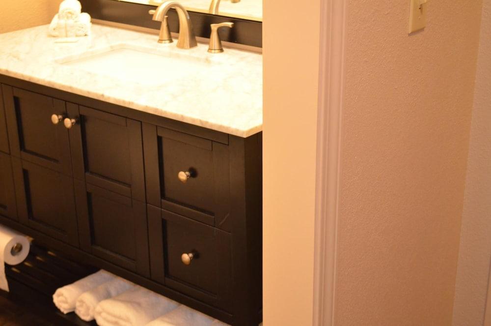 Brookshire Inn & Suites photo 20