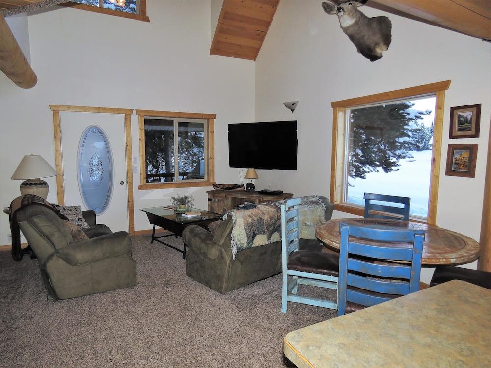 The Hideaway Hostel near Yellowstone photo 27