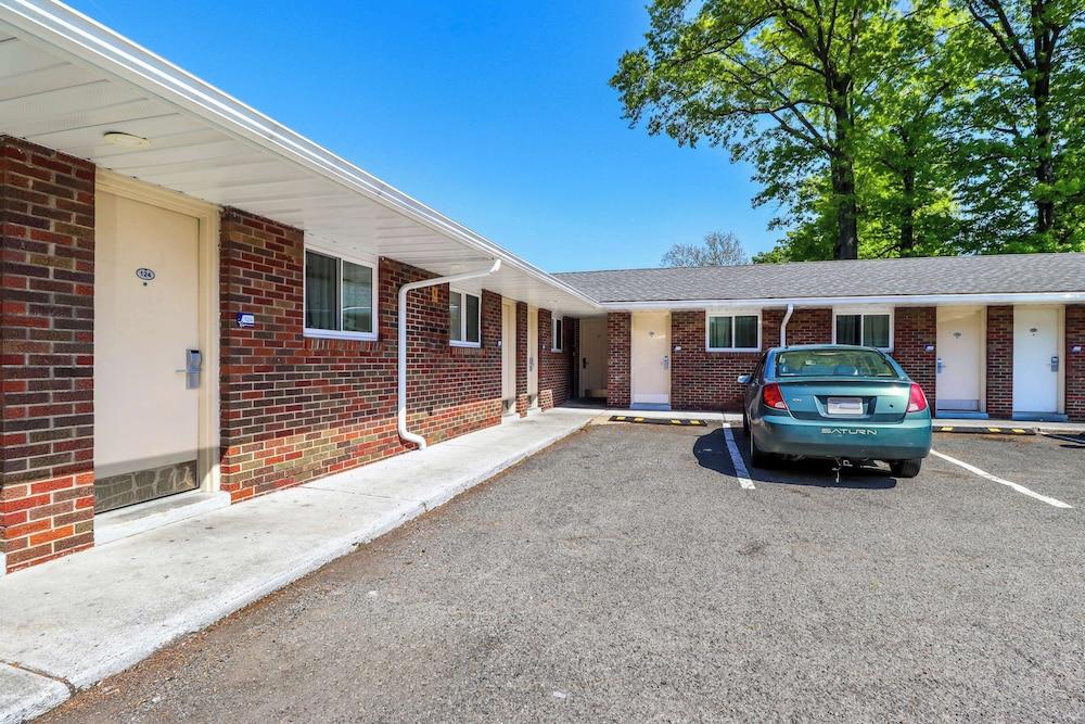Americas Best Value Inn Avenel Woodbridge photo 28