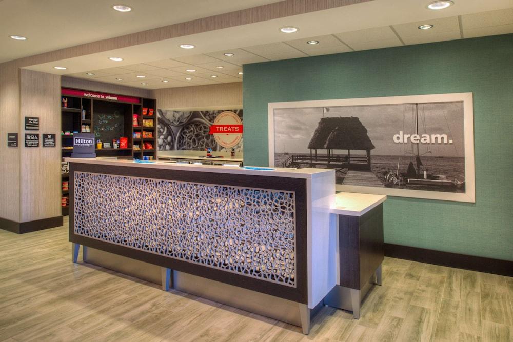 Hampton Inn & Suites Wixom photo 7