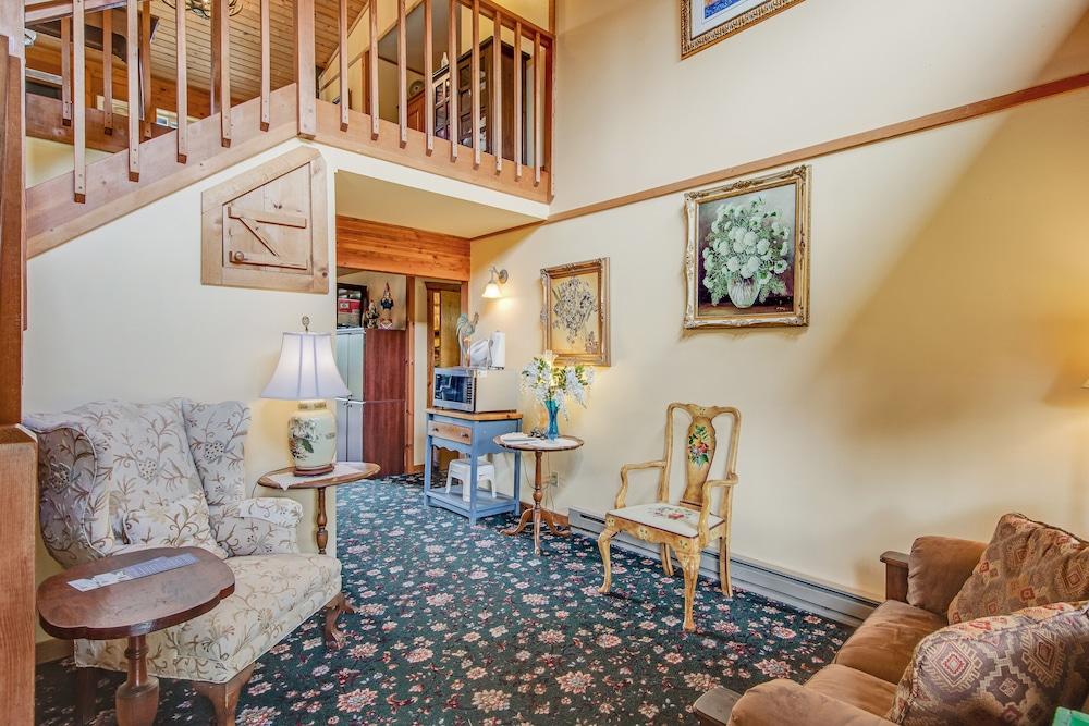 Deer Harbor Inn photo 32