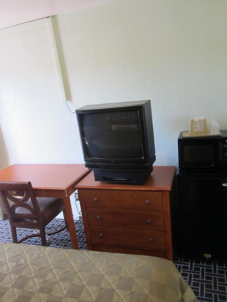 Civic Center Lodge photo 25