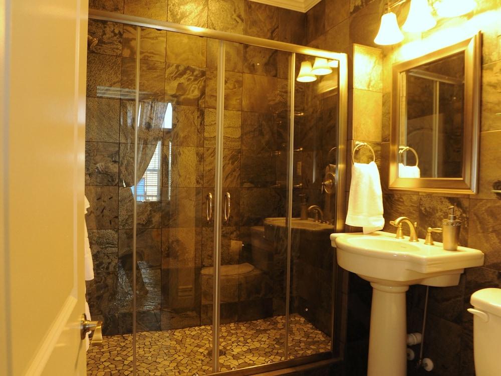 Hamilton House Inn photo 34