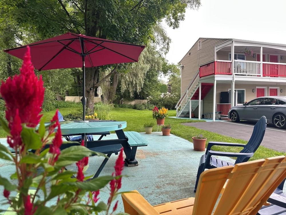 Cozy Corner Motel photo 35