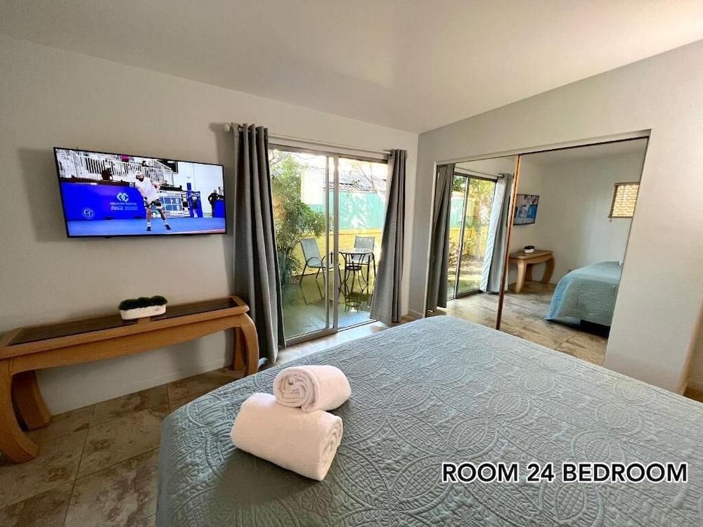 Atrium Palm Springs - Gay Men's Resort photo 19