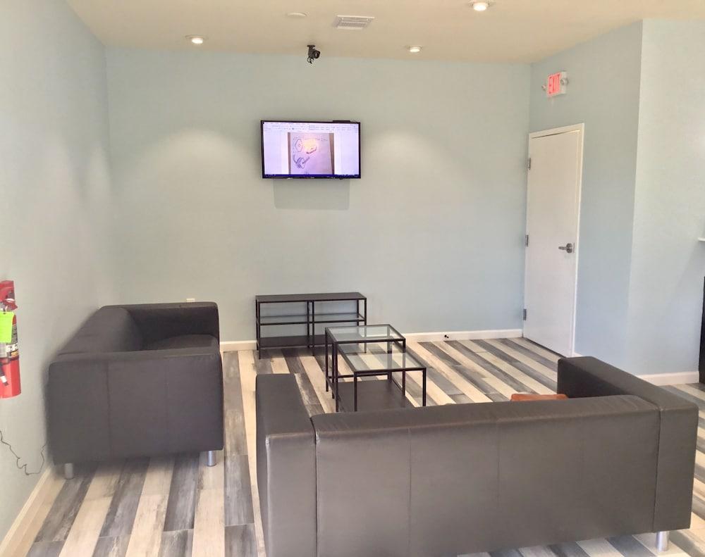 Days Inn by Wyndham Freeport photo 32