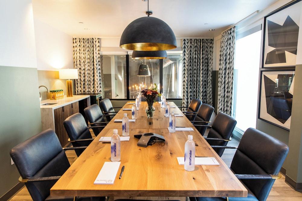 voco The Darwin Atlanta Midtown by IHG photo 61