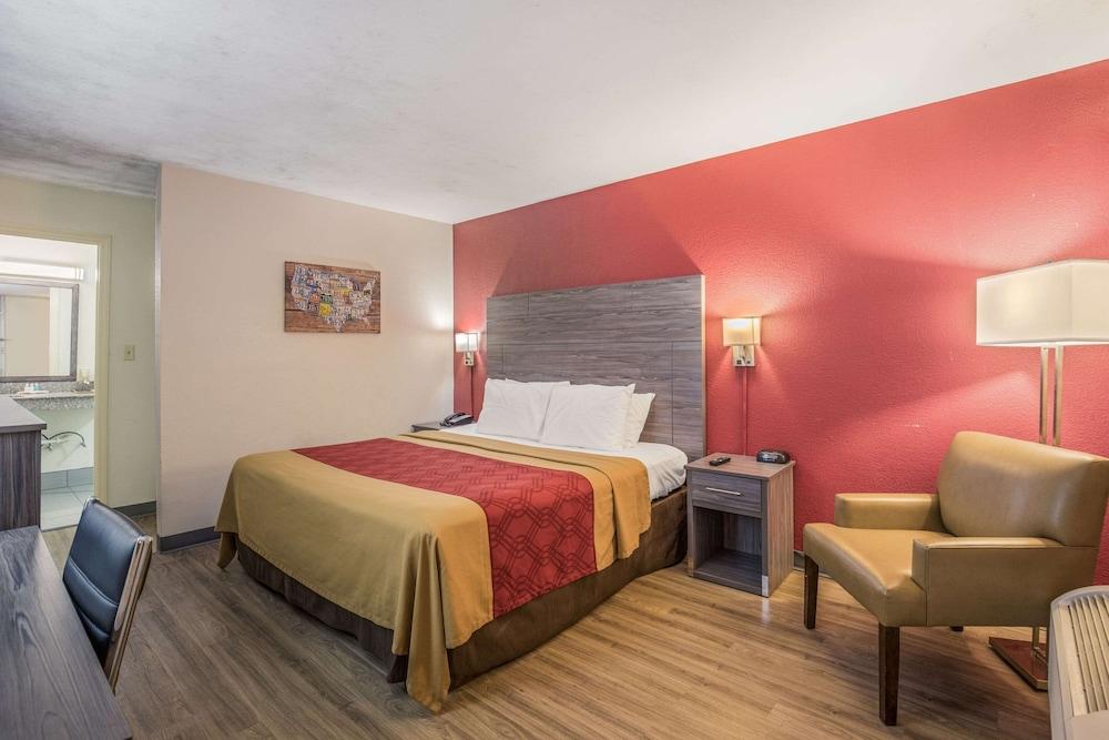 Econo Lodge Thomasville photo 11