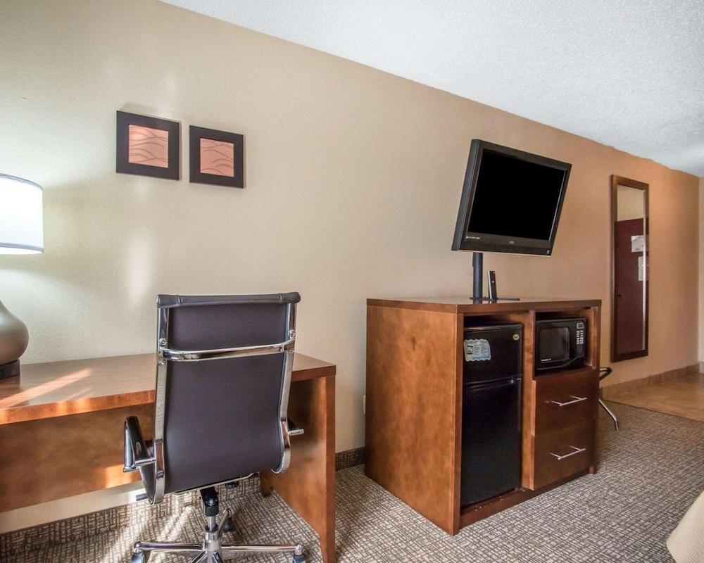 Comfort Inn Livingston photo 12