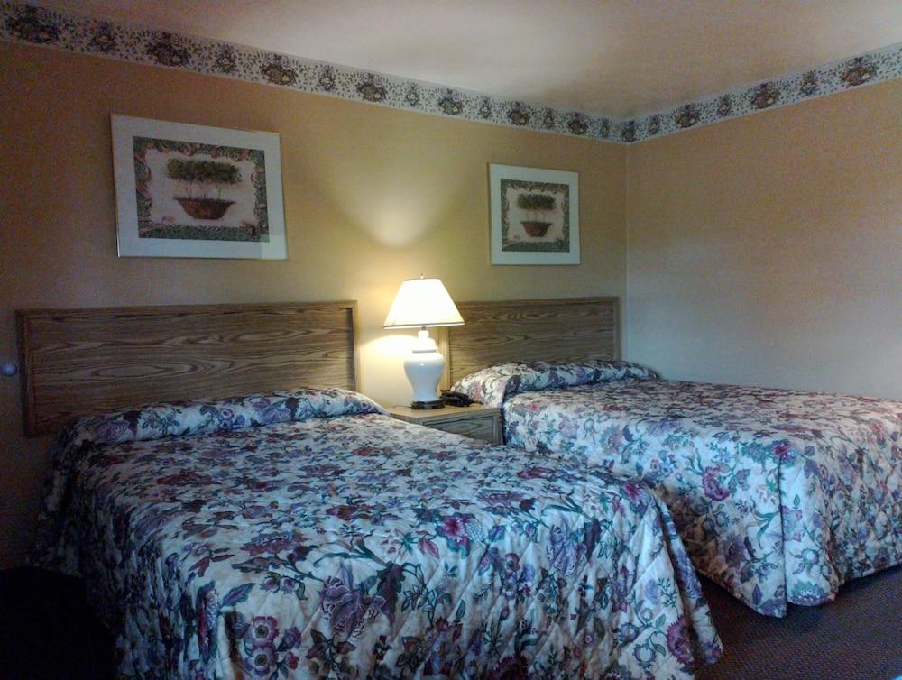 Colonial Inn Motel photo 10