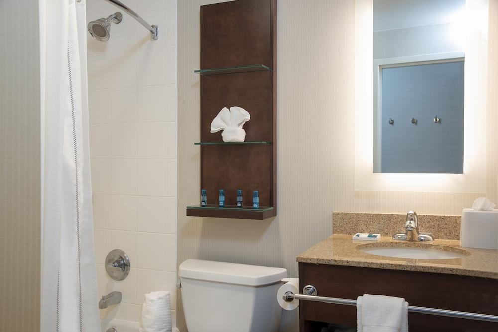 Delta Hotels by Marriott Kalamazoo Conference Center photo 14
