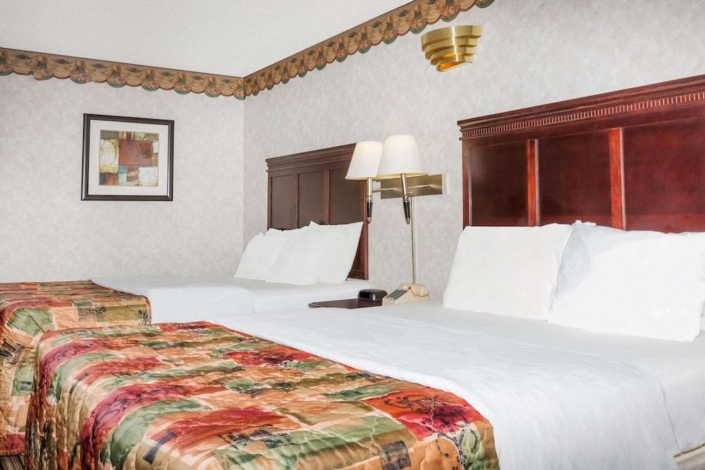 Days Inn by Wyndham Oneonta AL photo 8