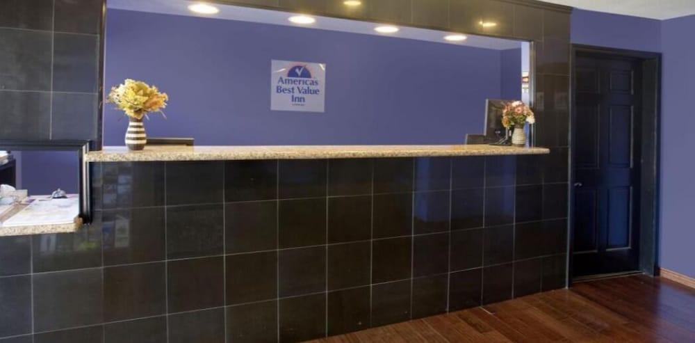 Americas Best Value Inn Waco photo 13