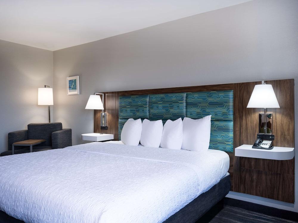 Hampton Inn Peachtree Corners Norcross photo 12
