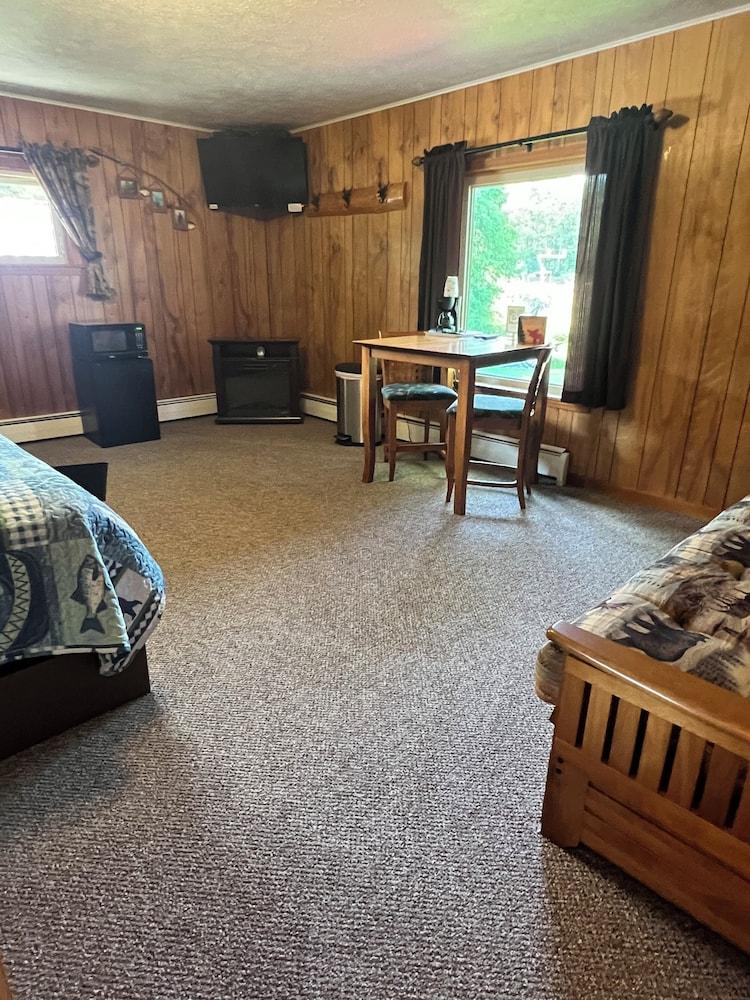 Red Moose Lodge photo 17