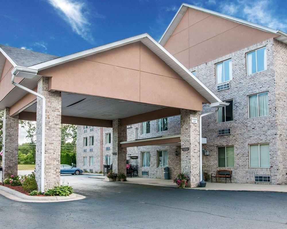 Comfort Inn Whitehall near Michigan's Adventure photo 20