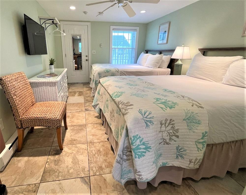 Beach Breeze Inn photo 59