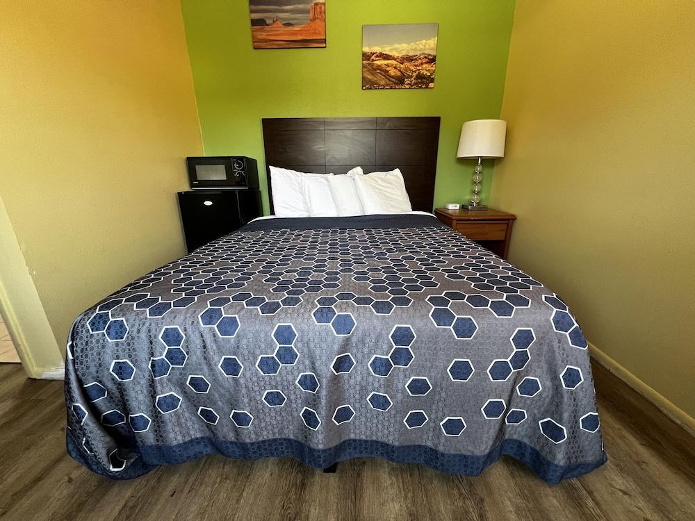 Cedar Lodge photo 17
