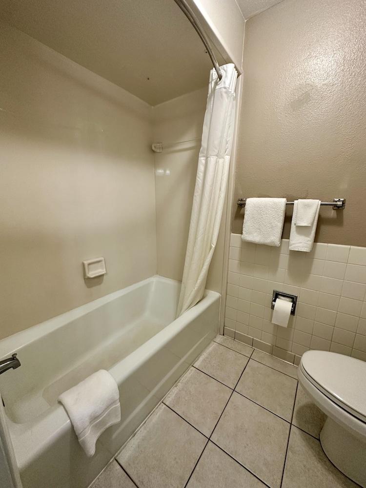 Tahitian Inn photo 42