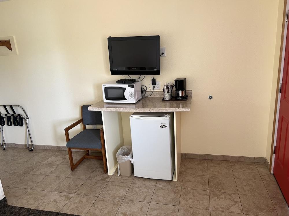All Star Inn & Suites photo 2