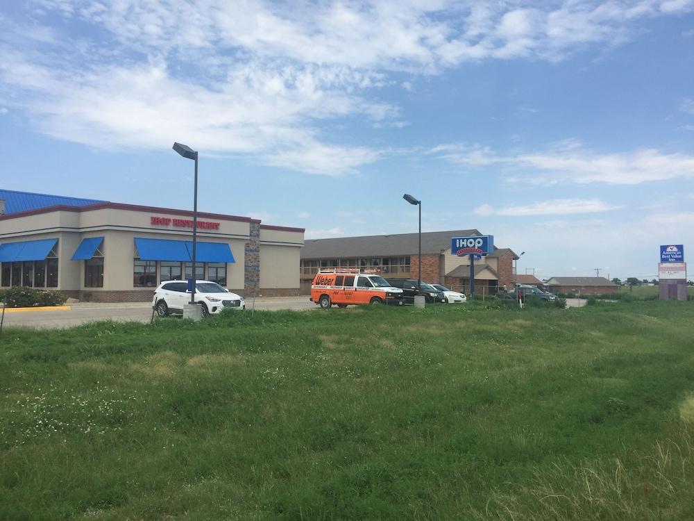 Americas Best Value Inn Garden City photo 11