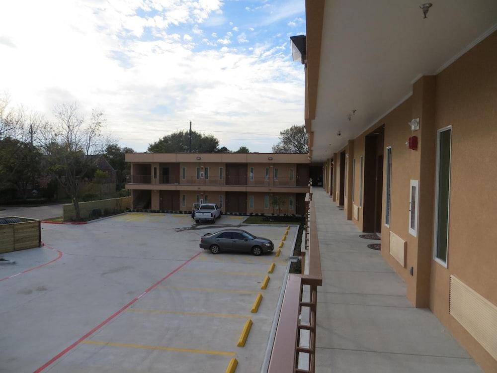 Crystal Inn - Sugar Land photo 17