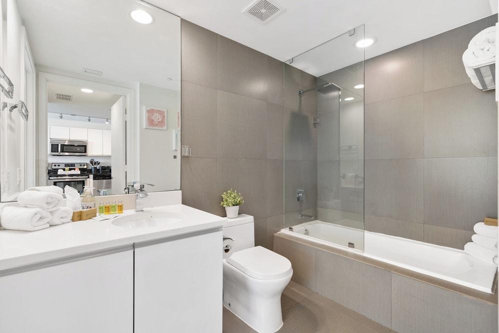 Dharma Home Suites Miami at Monte Carlo photo 10
